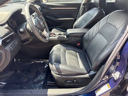 Used 2023 Nissan Altima 2.5 SR w/ SR Premium Package FWD image 9