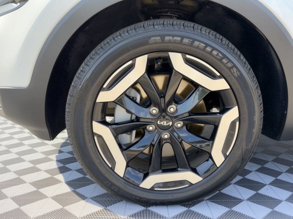 Used 2025 Kia Telluride S FWD image 13