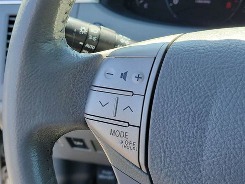 Used 2010 Toyota Avalon Limited image 30