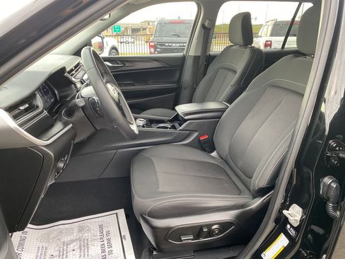 Used 2023 Jeep Grand Cherokee L Laredo image 17