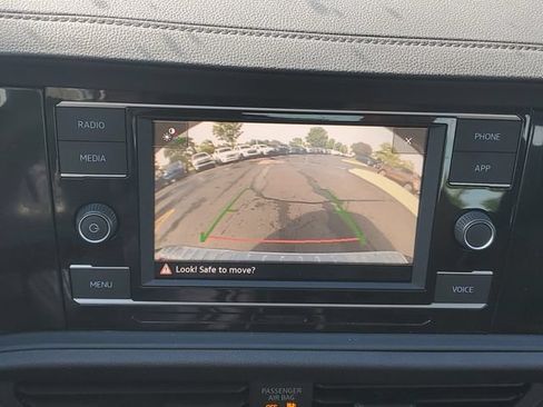 Used 2023 Volkswagen Jetta SE w/ Panoramic Sunroof Package FWD image 24