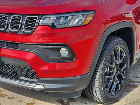 New 2026 Jeep Compass Latitude image 9