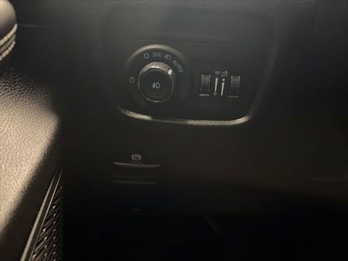 Used 2024 Jeep Grand Cherokee Limited w/ Black Appearance Package image 34