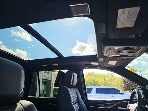 Used 2024 Cadillac Escalade Sport Platinum w/ LPO, ONYX Package AWD/4WD image 6