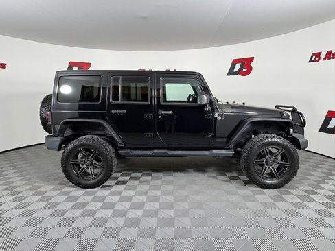 Used 2014 Jeep Wrangler Unlimited Sahara AWD/4WD image 7
