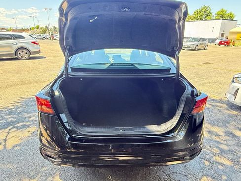 Used 2025 Nissan Altima 2.5 SV FWD image 31