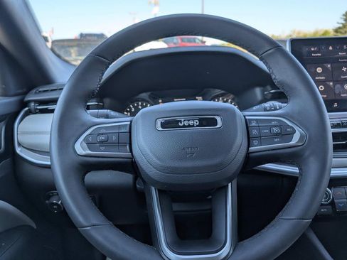 Used 2025 Jeep Compass Limited AWD/4WD image 17