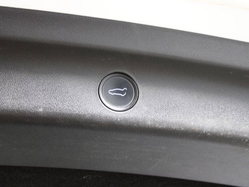 Used 2021 Tesla Model Y Long Range image 23