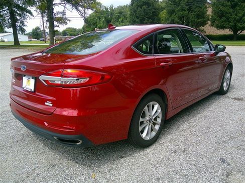 Used 2020 Ford Fusion SE FWD image 5