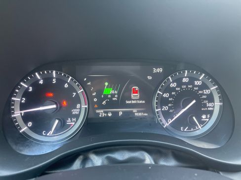 Used 2020 Toyota Highlander XLE image 12