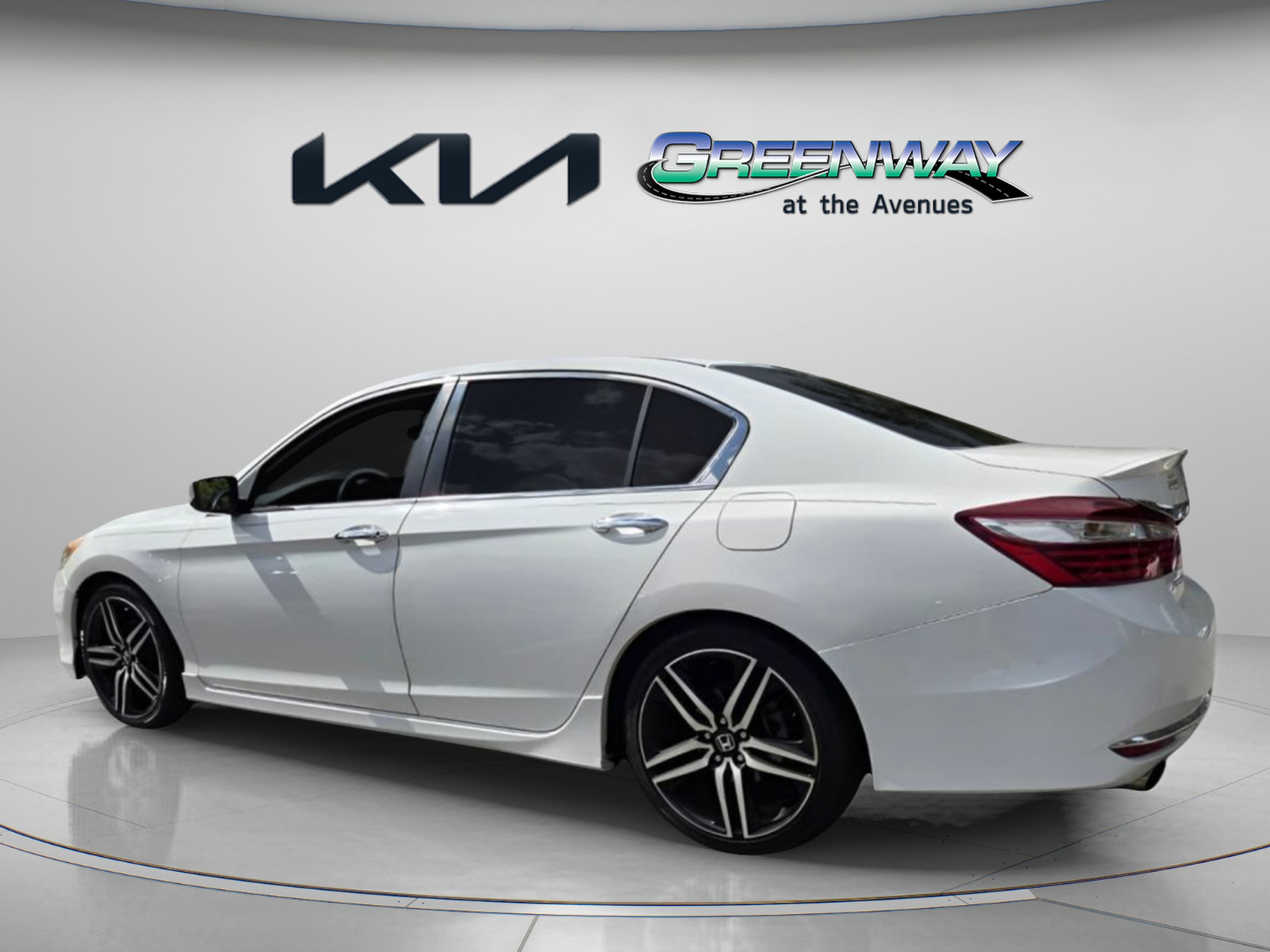 Used 2017 Honda Accord Sport image 5