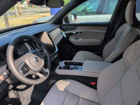 New 2026 Volvo XC90 B5 Plus w/ Protection Package Premier AWD/4WD image 9