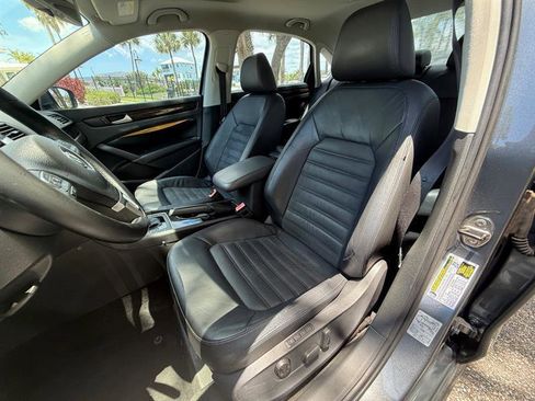 Used 2014 Volkswagen Passat TDI SEL Premium FWD image 9