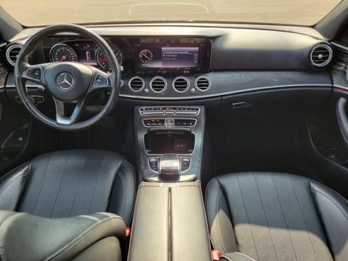 Used 2018 Mercedes-Benz E 400 4MATIC Sedan image 11