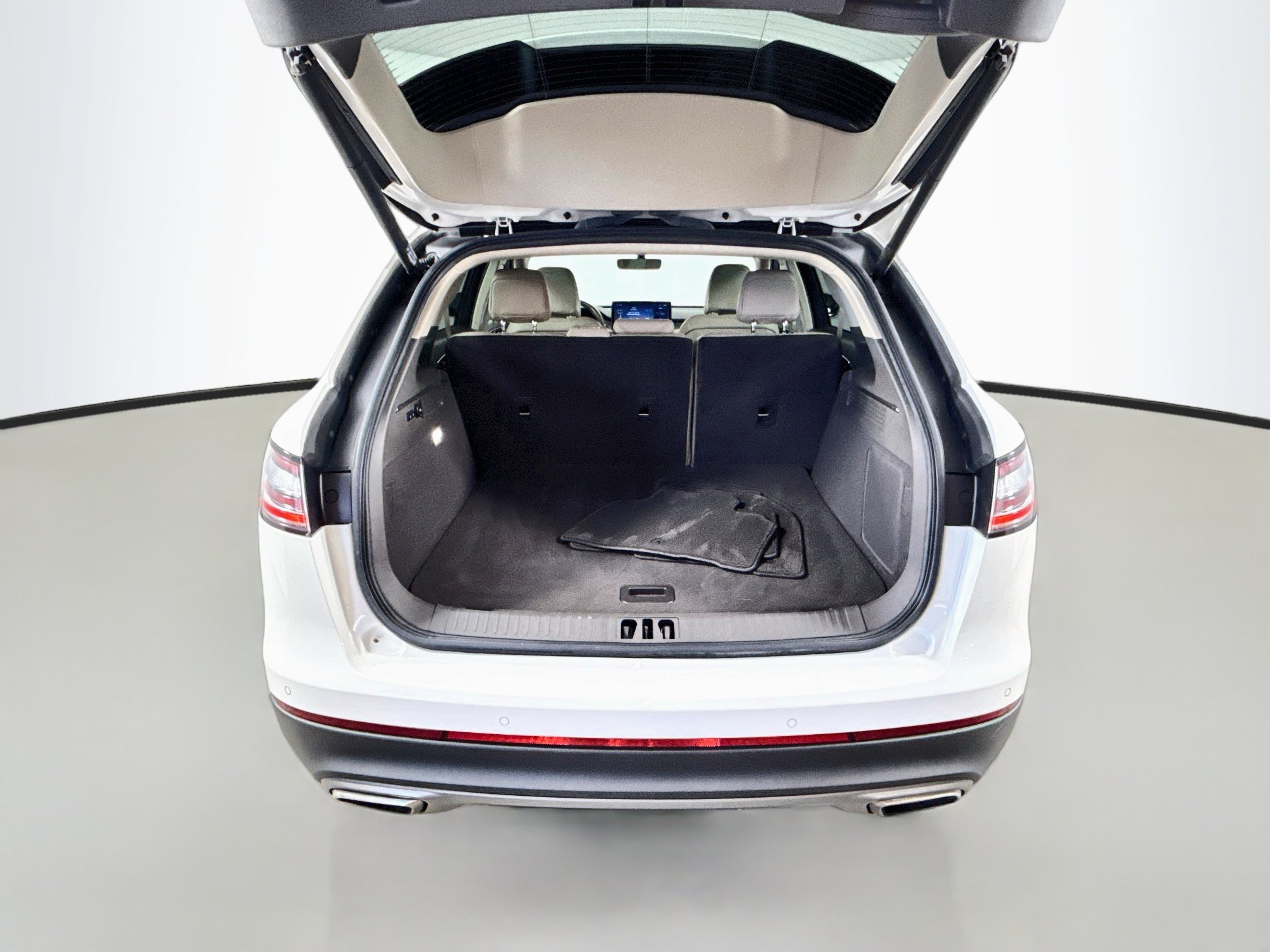 Used 2022 Lincoln Nautilus FWD w/ Premium Package image 24
