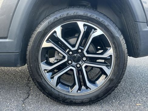 Used 2023 Jeep Compass Limited image 10