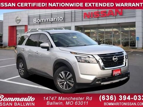 Certified 2025 Nissan Pathfinder SL FWD image 1
