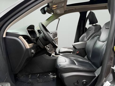 Used 2014 Jeep Cherokee Limited FWD image 11
