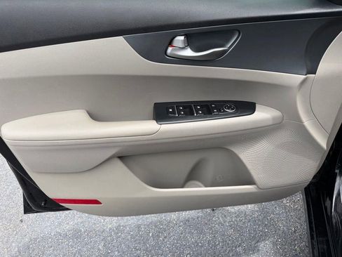 Used 2020 Kia Forte LXS FWD image 11