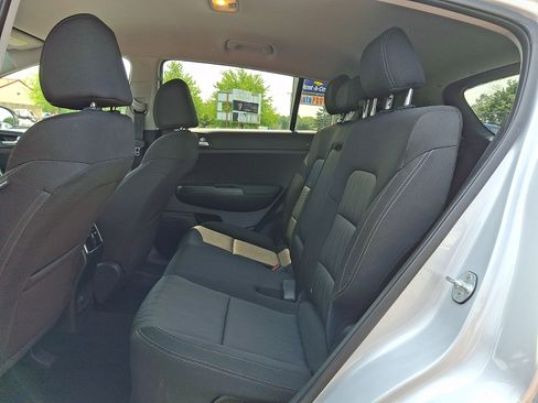 Used 2019 Kia Sportage LX AWD/4WD image 9