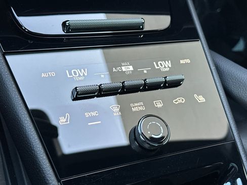 Certified 2025 Porsche Cayenne image 24