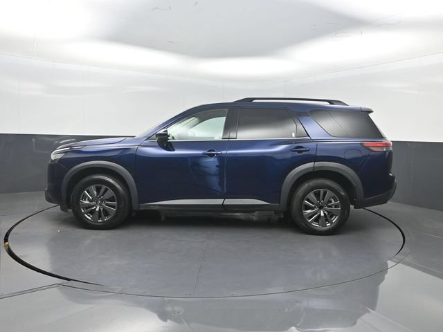 Used 2024 Nissan Pathfinder SV FWD image 2