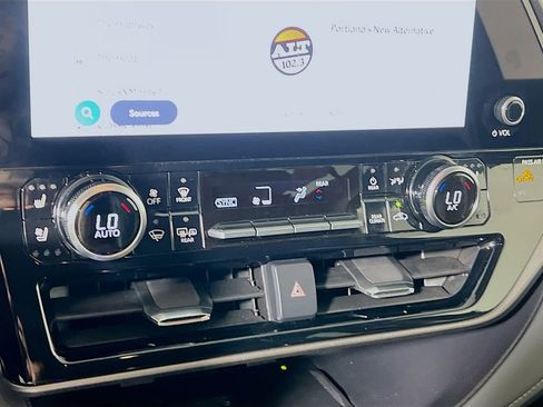 Certified 2025 Toyota Highlander Limited AWD/4WD image 15