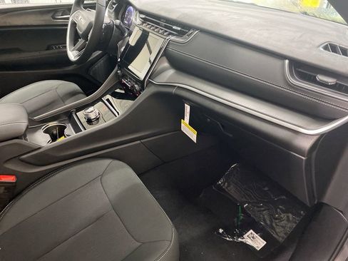 New 2025 Jeep Grand Cherokee Laredo w/ Luxury Tech Group I image 8