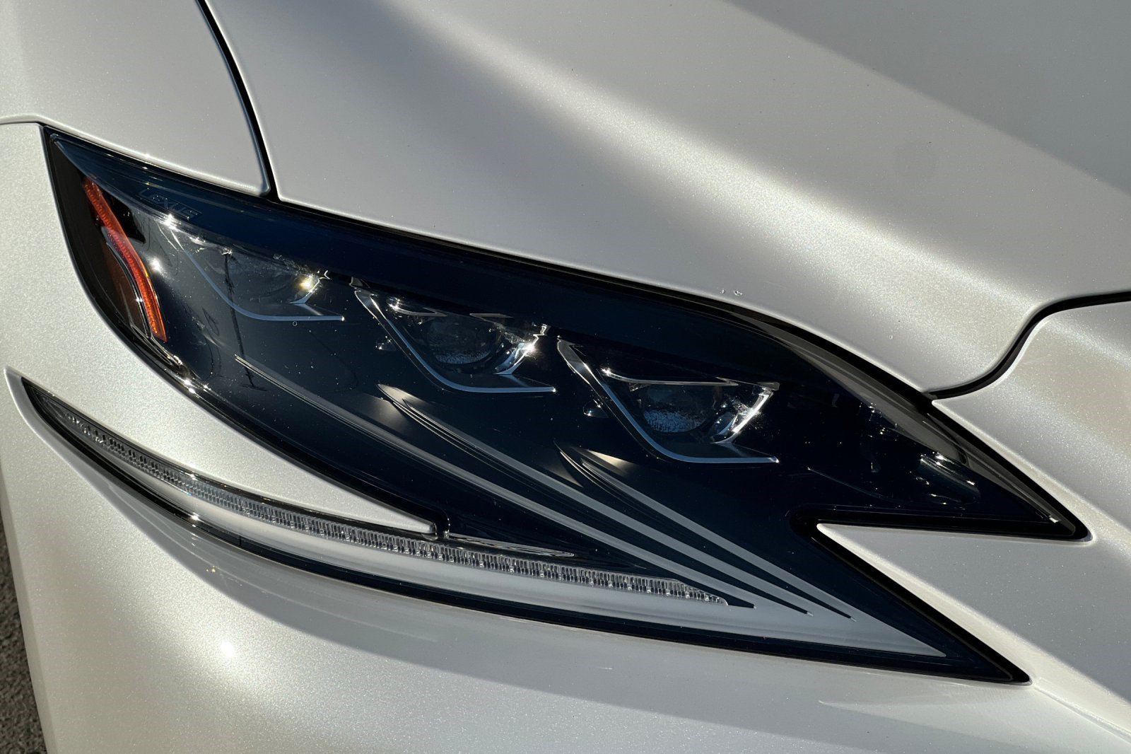 Used 2020 Lexus LS 500h w/ Luxury Package RWD image 11