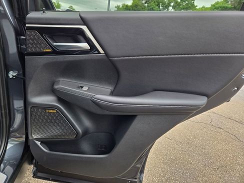 New 2025 Mitsubishi Outlander SE image 9