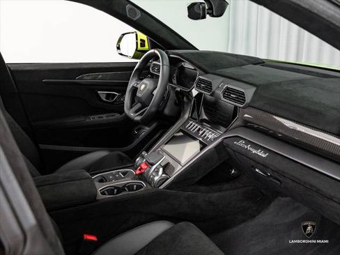 Used 2024 Lamborghini Urus Performante AWD/4WD image 42