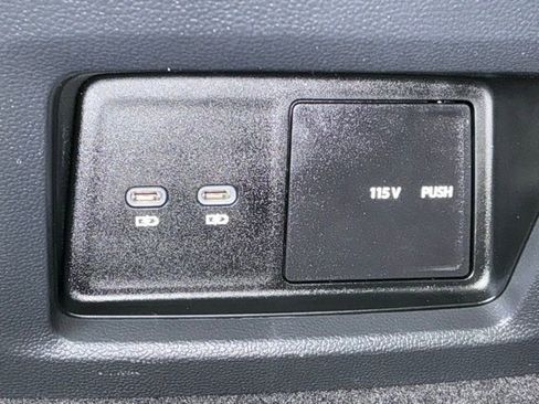 Certified 2025 Volkswagen Atlas Cross Sport SE image 17