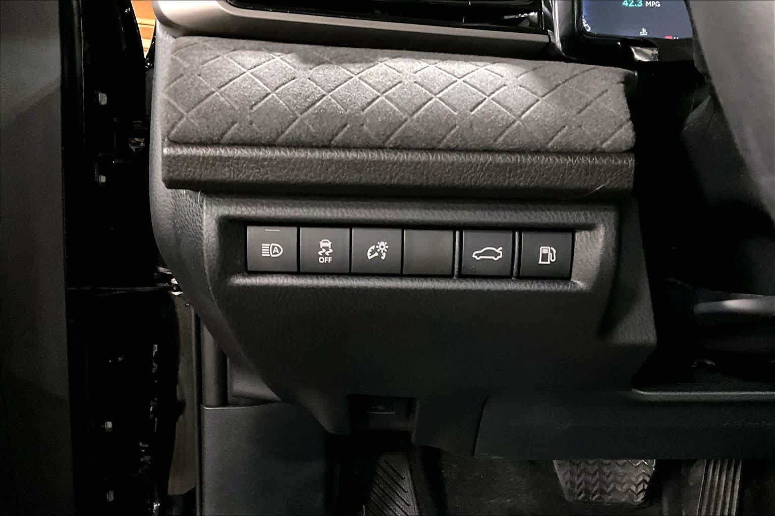 Used 2025 Toyota Camry XLE w/ Premium Package AWD/4WD image 35