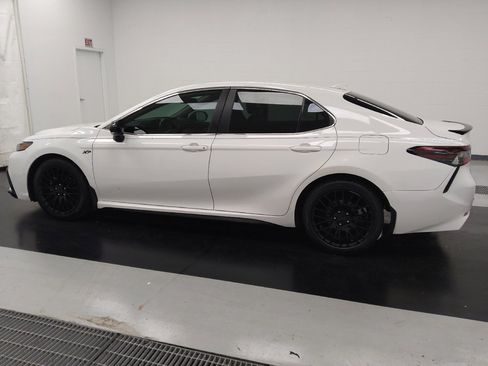 Used 2023 Toyota Camry SE FWD image 3