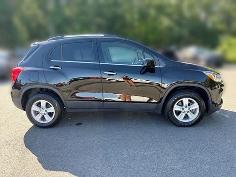 Used 2019 Chevrolet Trax LT w/ LT Convenience Package AWD/4WD image 9