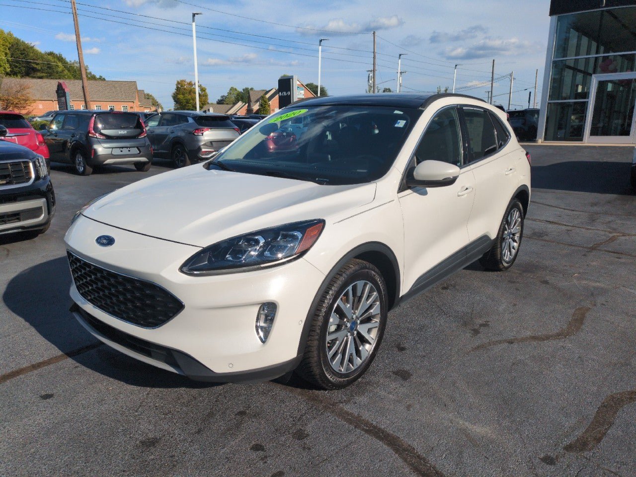 Used 2020 Ford Escape Titanium w/ Titanium Premium Package 2.0 AWD/4WD image 3
