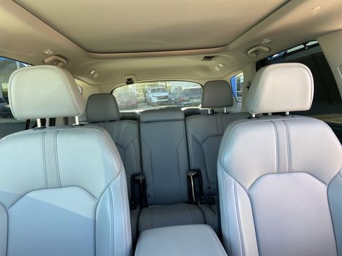 Used 2023 Honda Pilot Touring image 19