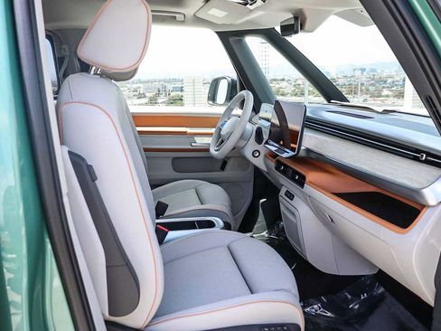 New 2025 Volkswagen ID. Buzz Pro S Plus AWD/4WD image 17