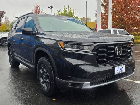 New 2025 Honda Pilot TrailSport image 7