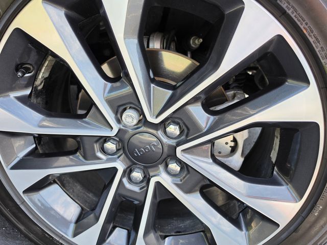 Used 2023 Jeep Grand Cherokee Overland AWD/4WD image 17