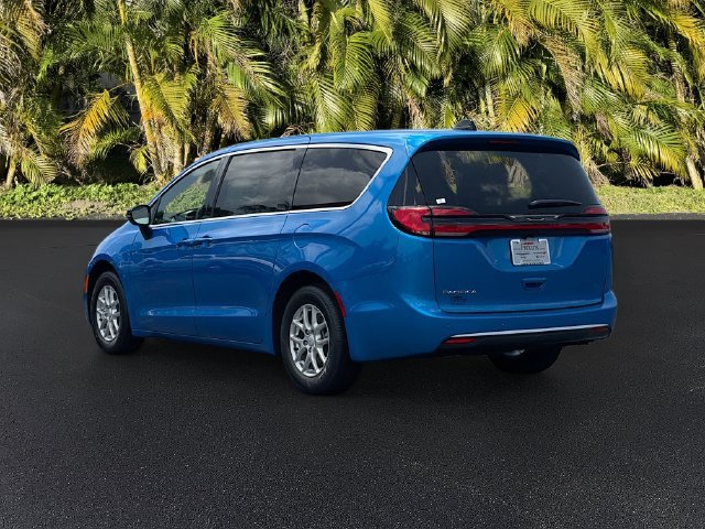 New 2027 Chrysler Pacifica Select FWD image 7