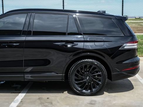 Used 2025 Lincoln Aviator Reserve w/ Jet Appearance Package AWD/4WD image 16