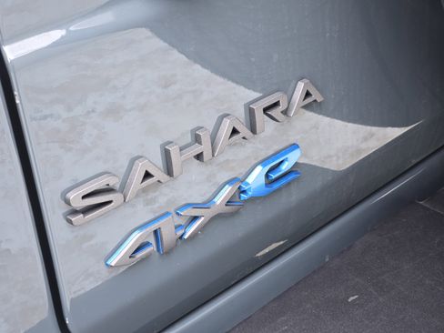 Used 2025 Jeep Wrangler Sahara image 13