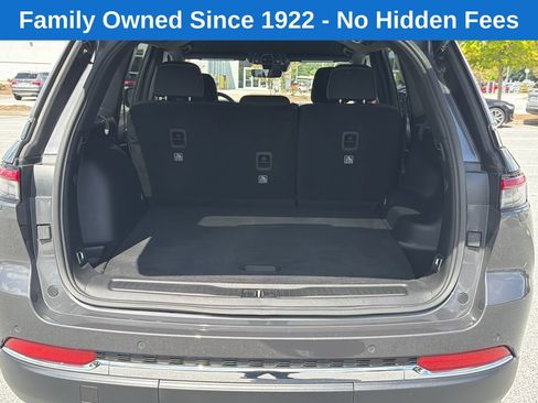 Used 2025 Jeep Grand Cherokee Laredo w/ Trailer Tow Package AWD/4WD image 18