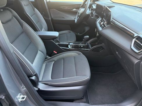 Used 2025 Chevrolet TrailBlazer LT AWD/4WD image 16