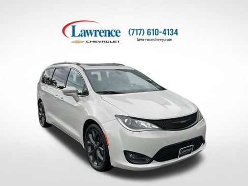 Used 2019 Chrysler Pacifica Limited w/ S Appearance Package FWD image 1