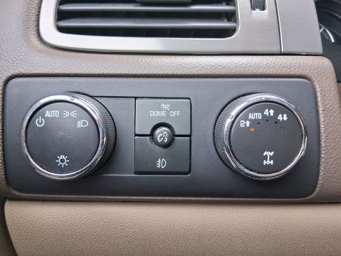 Used 2013 Chevrolet Avalanche LT w/ Suspension Package, Off-Road image 18