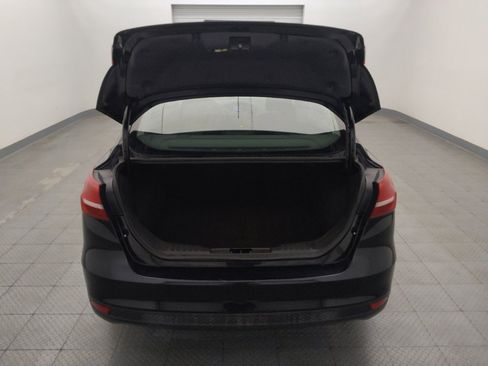 Used 2018 Ford Focus SE w/ SE Appearance Package FWD image 29