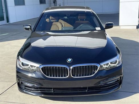 Used 2018 BMW 530i xDrive w/ Premium Package image 3