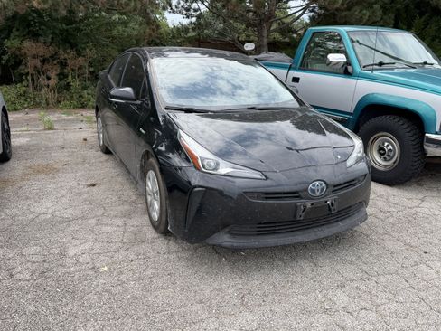 Used 2019 Toyota Prius LE FWD image 2